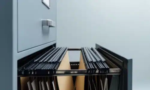 Foto ri un archivio ignifugo aperto