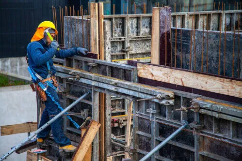addetto per la manutenzione dei materiali ignifughi