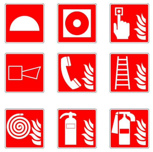 foto di diversi cartelli che segnalano la presenza di attrezzature antincendio