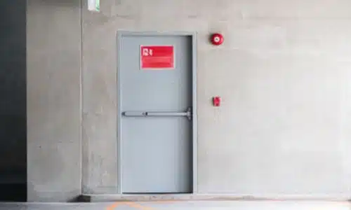 una standard porta tagliafuoco per piccoli ambienti