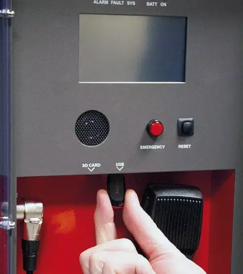 foto del pannello di controllo di un sistema di allarme vocale