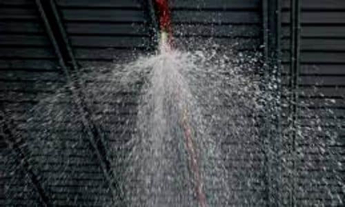 Impianto sprinkler a umido, con pressione dell'acqua